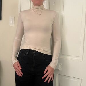 Uncle Studios Cream merino wool silk Turtleneck Sweater size small like new